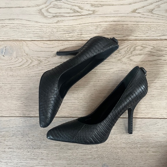 BNWT Snakeskin Skull Detail Black Pumps - Picture 7 of 7